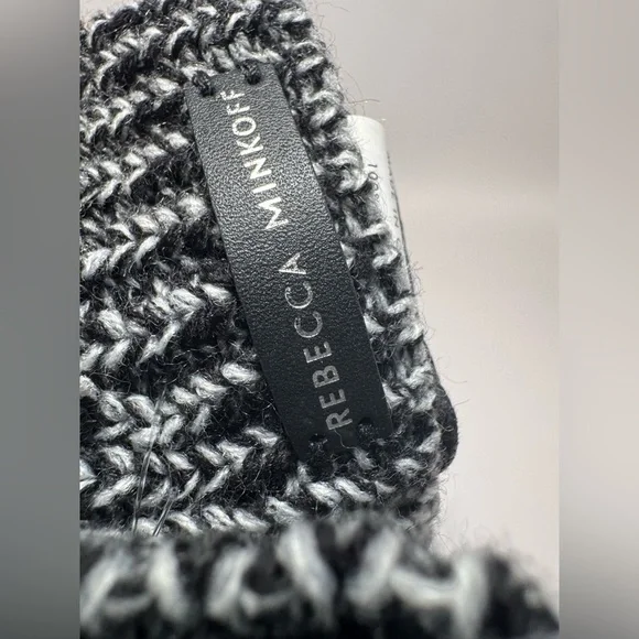 SOLD Rebecca Minkoff Grey Arm Warmers Winter Fashion Accessories NWT - Picture 3 of 5
